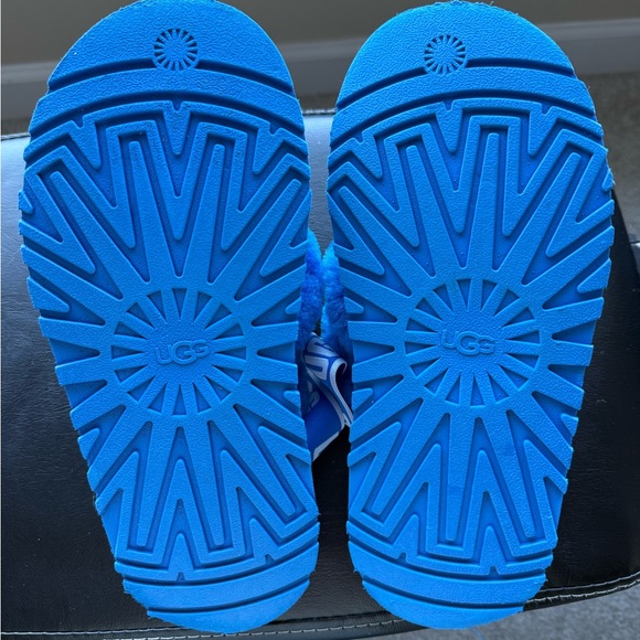 UGG Kids Bright Blue Fluffy Slippers - Picture 6 of 7